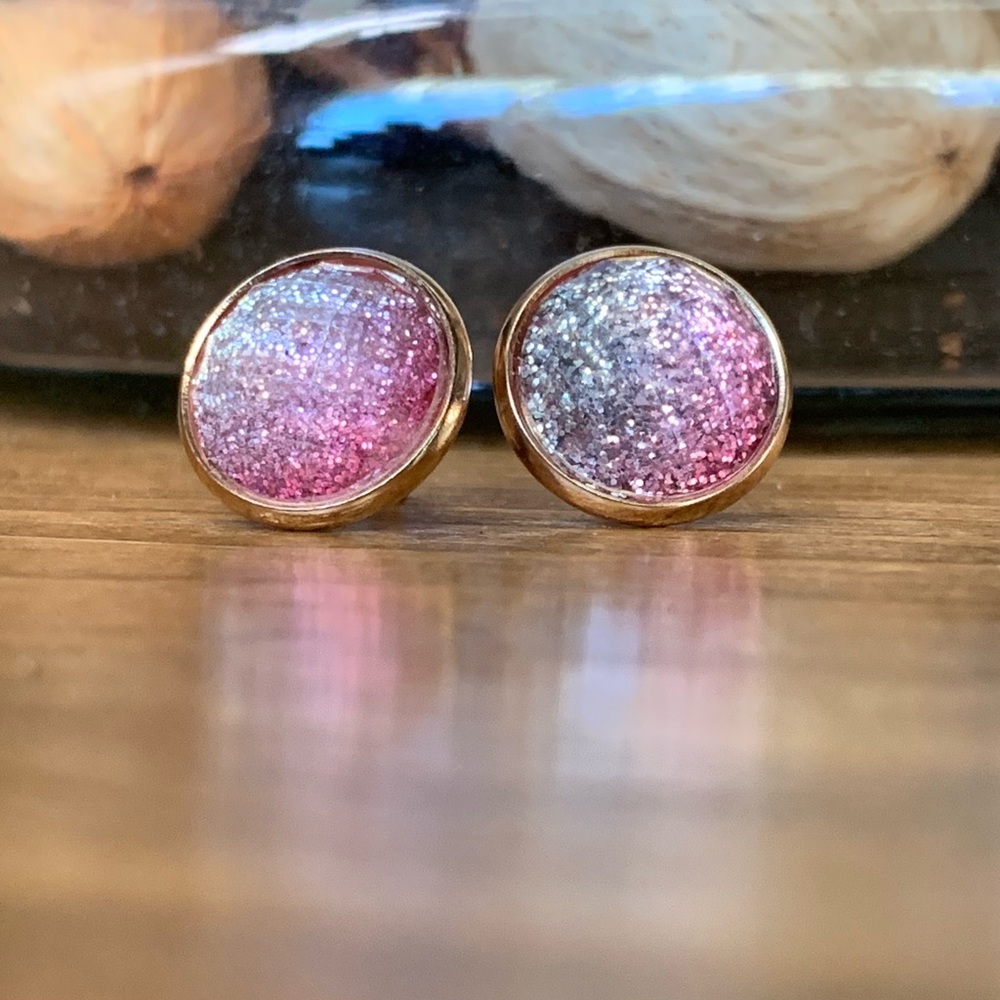 🍁HP🍁 Pink shimmering stud earrings handmade, NWT